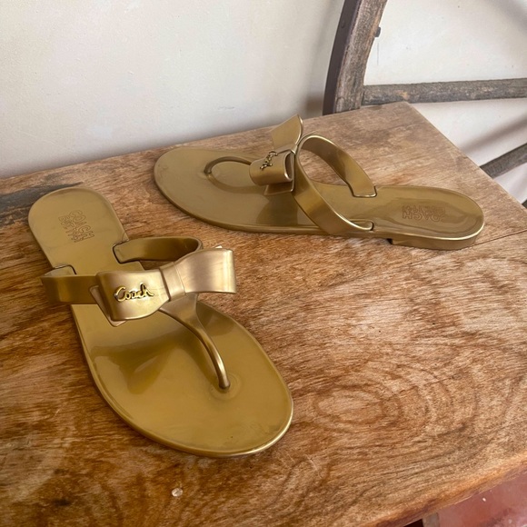 COACH Gold Jelly Flip Flops Bows & Logos Worn Once 10M Perfect for Pool & Beach - Picture 4 of 12
